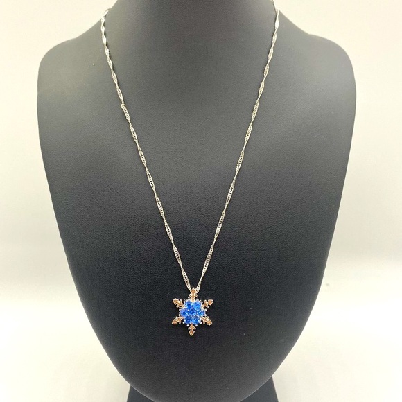 ❄️ LAST ONE ✨HOST PICK✨ 💙 Crystal Snowflake_NWT - Picture 2 of 4